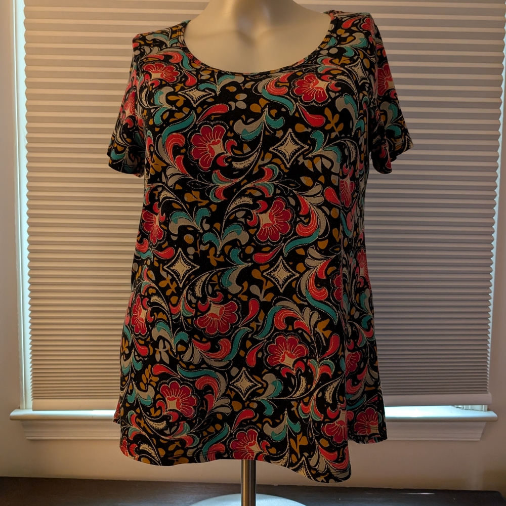 LuLaRoe Red and Green Short Sleeve Relaxed Blouse